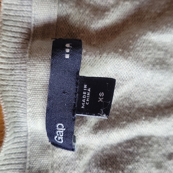 Gap shirt - Picture 2 of 2